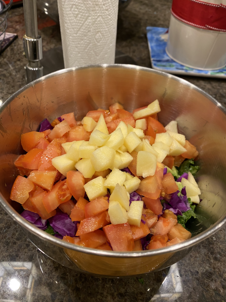 kale with cabbage, tomato and apple